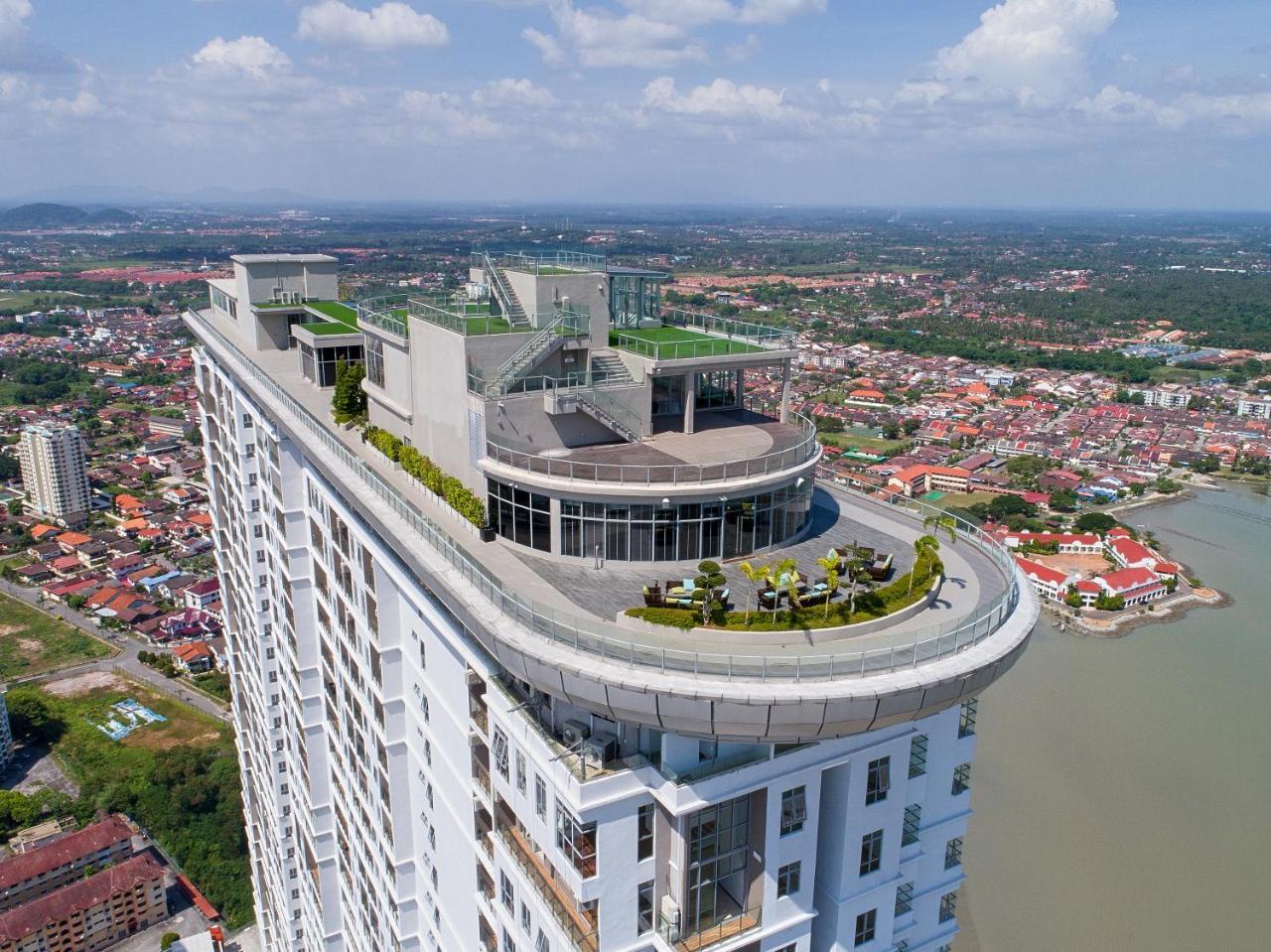 Hatten Place Melaka Ngoại thất bức ảnh The Peak, the rooftop of the building
